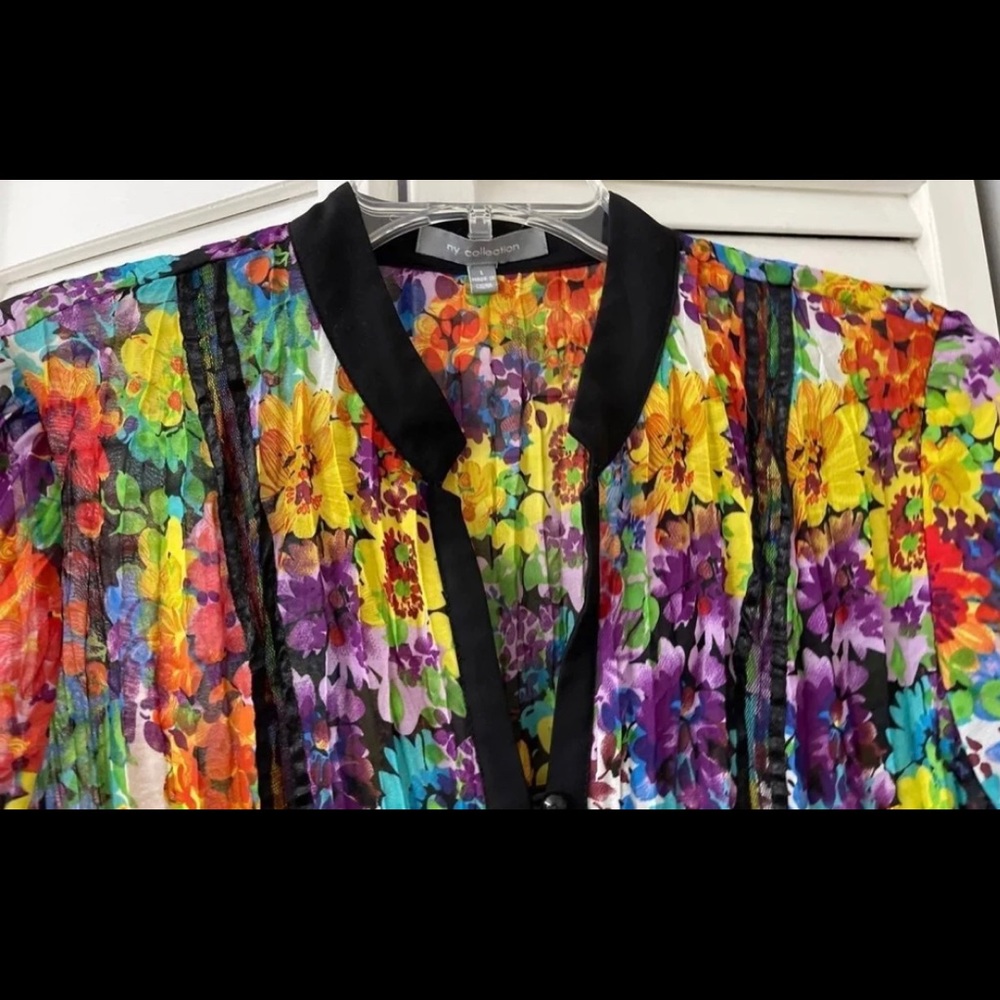 Women’s Floral Shirt (Size L) - Picture 2 of 3